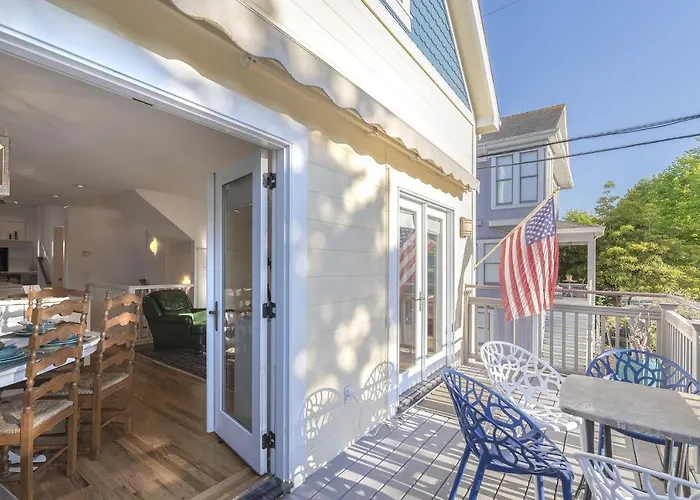 3817 Caledonia Bay Lookout Home
