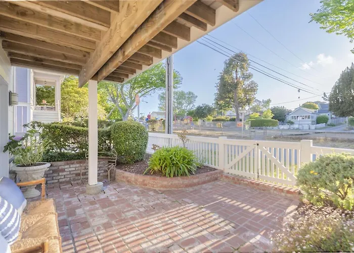 3817 Caledonia Bay Lookout Home
